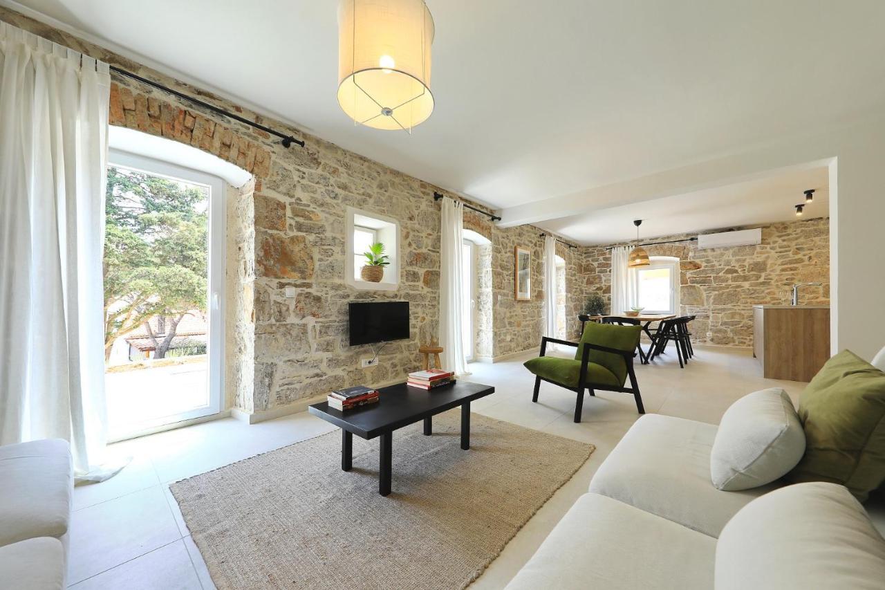 Villa Mira With A Heated Pool And A Sea View Божава Экстерьер фото