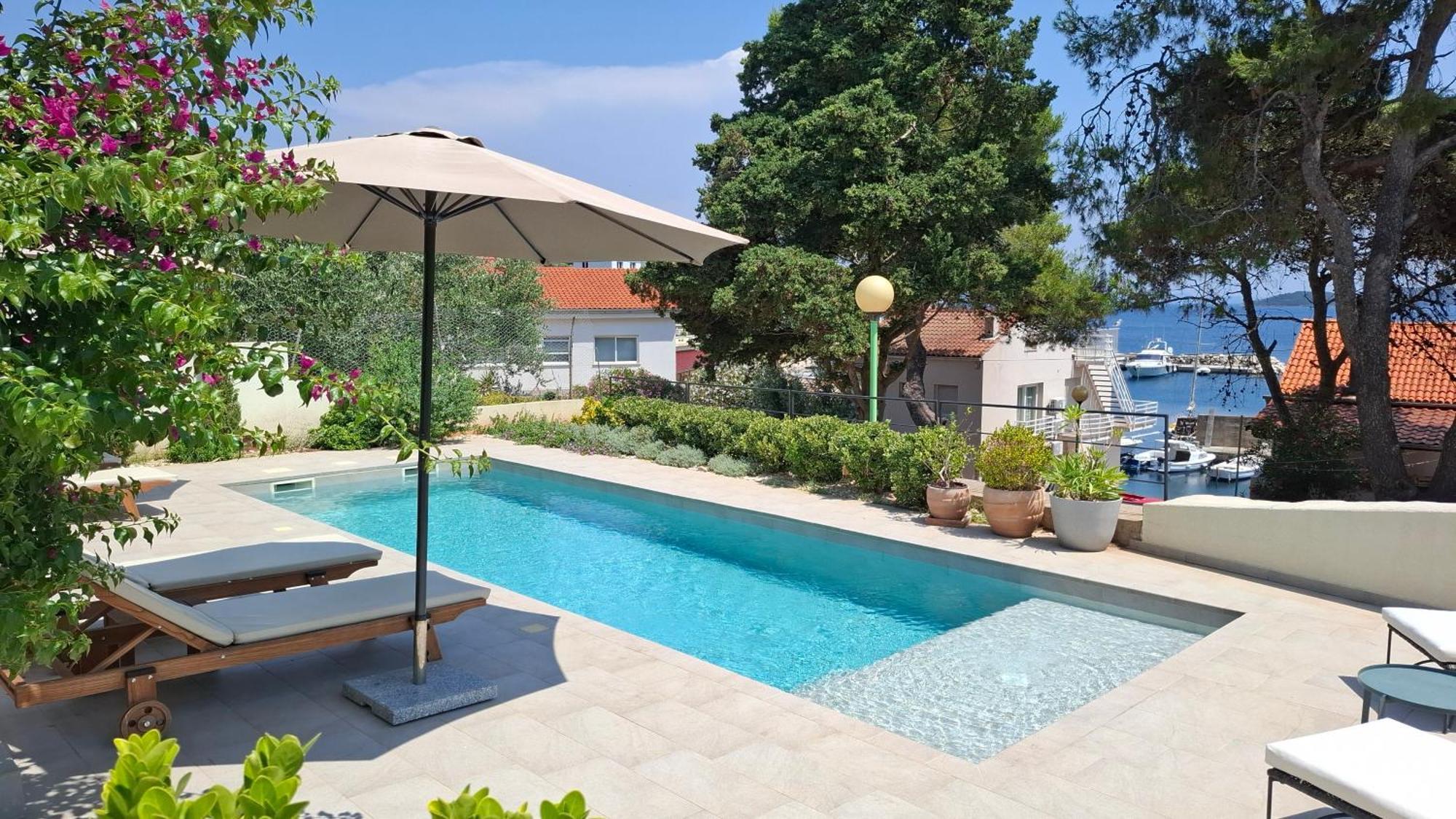 Villa Mira With A Heated Pool And A Sea View Божава Экстерьер фото